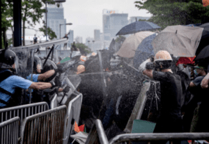 Hongkongers Who Attempt to Prevent Legislative Proceedings on the Extradition Bill by Surrounding the Legislative Council are Attacked by Police
