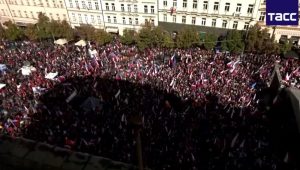 OVER 100,000 Citizens Protest Globalism in Prague, Czech Republic Under the Motto “Czechia First.”